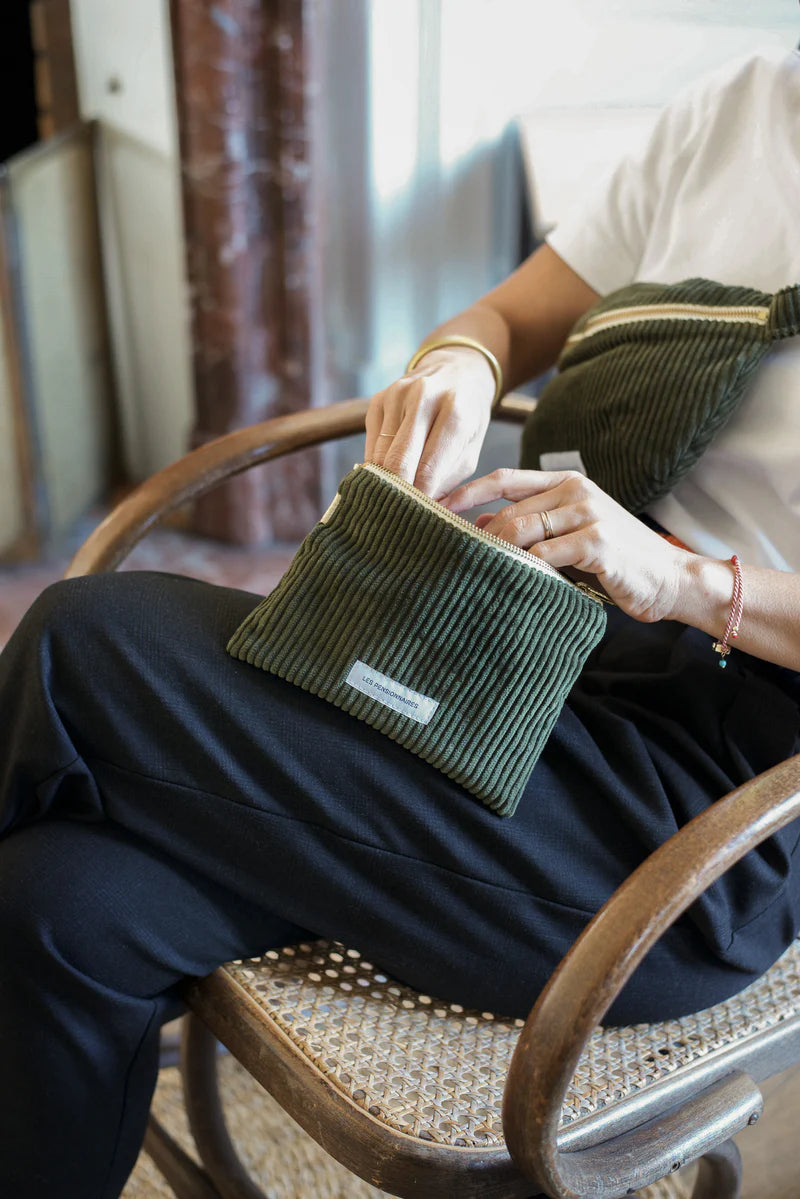Kleine katoenen fluwelen tas in caper-groen